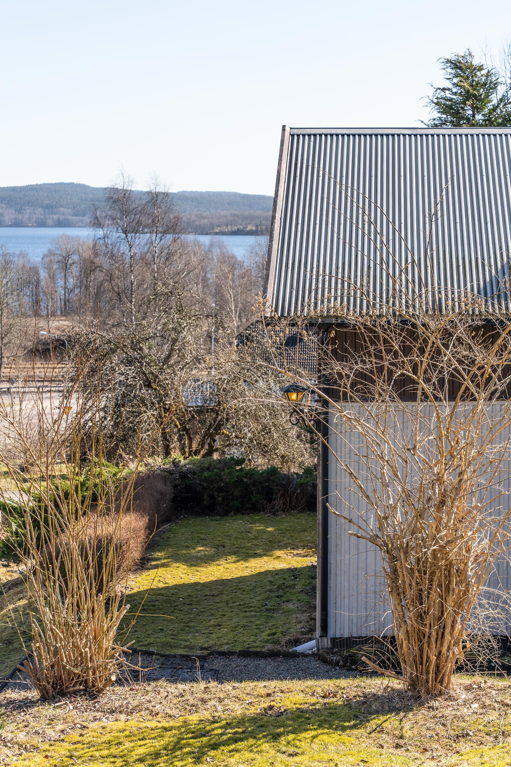 Sjöutsikt från tomten.