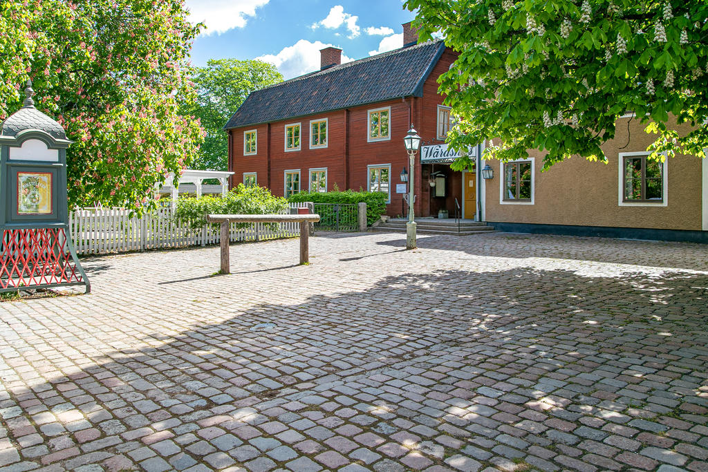 Ett stenkast från Gamla Linköping