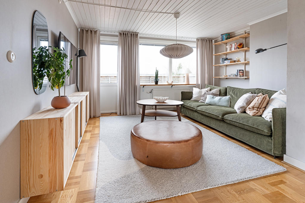 Allrum med utgång till balkong (övervåning)