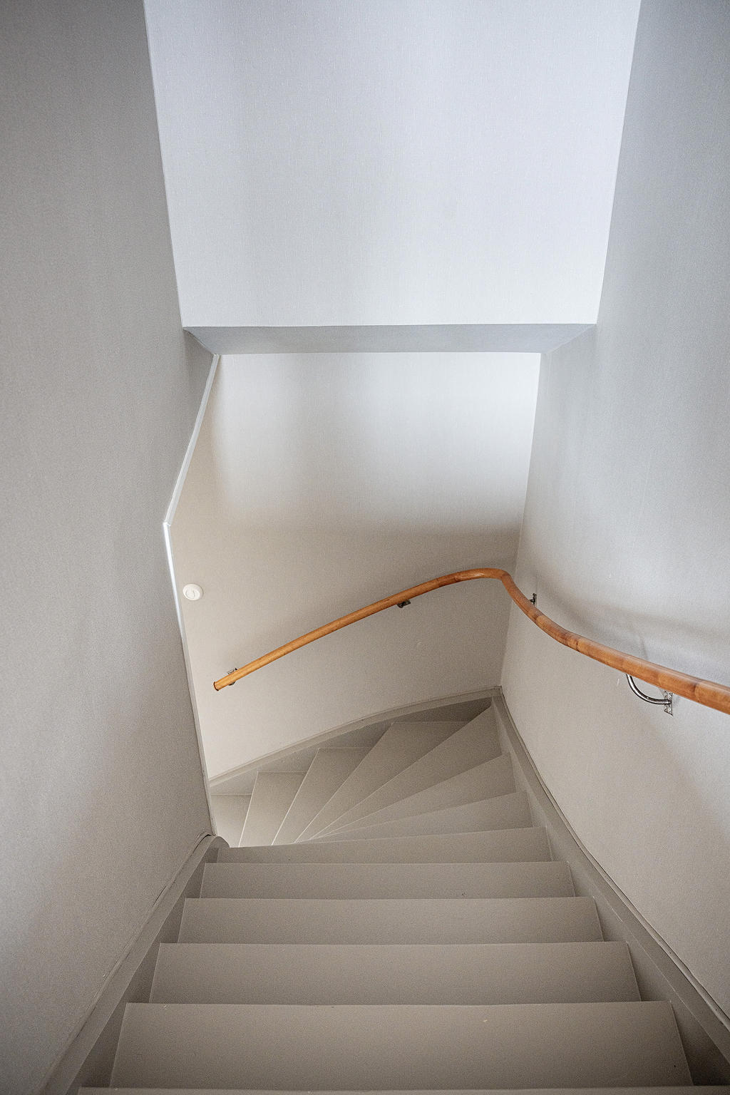 Trappa ner till källare