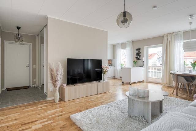 Härligt öppen och ljus lägenhet