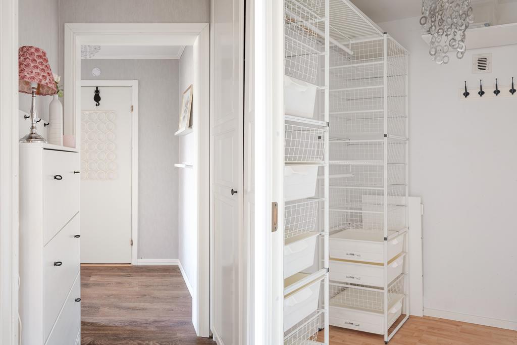 Passage till sovrum 1 där klädkammare återfinns