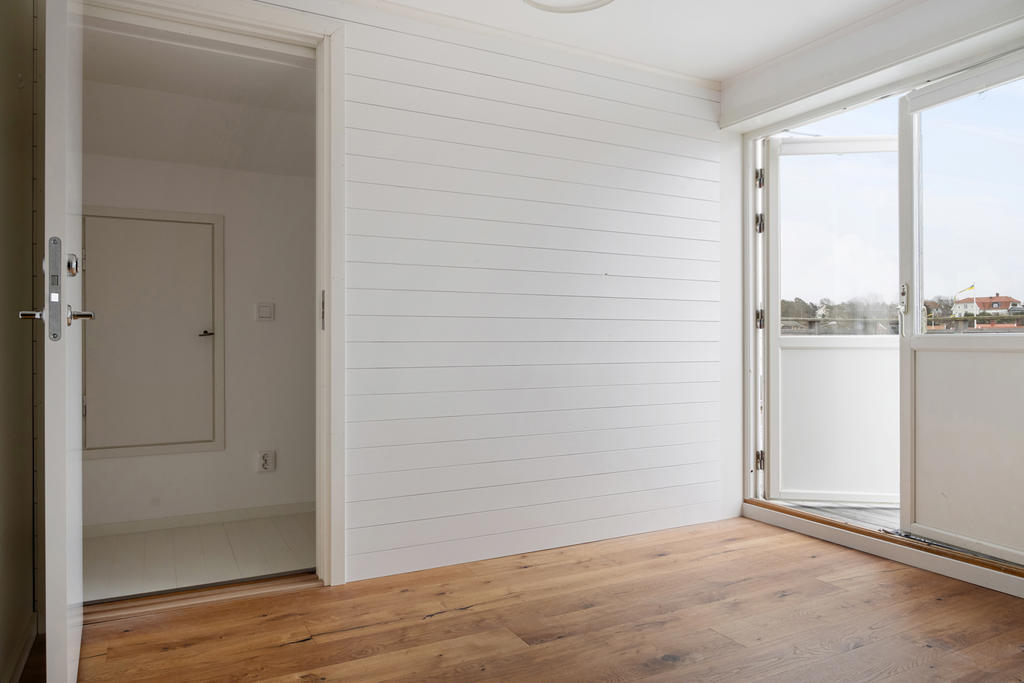 Takvåning vån 3 utgång till balkong/ uteplats