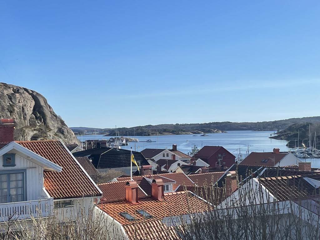 Utsikt från takvåningens balkong/uteplats.