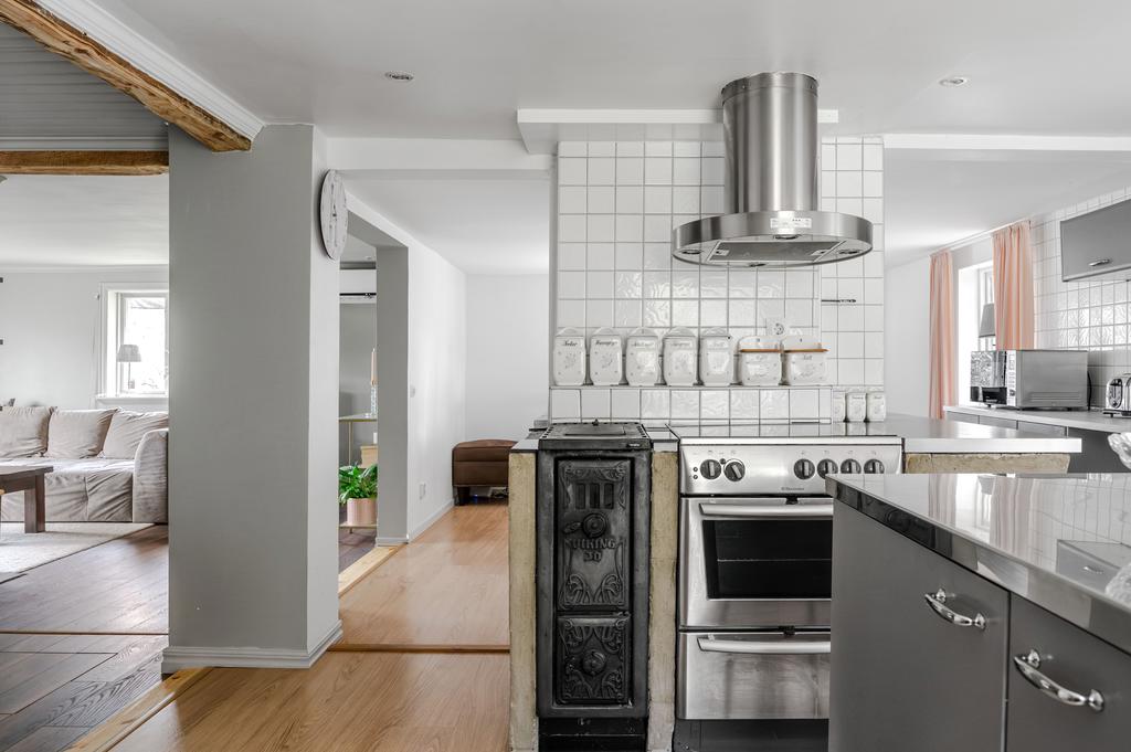 Härlig energi mellan de sociala ytorna på entrévåningen