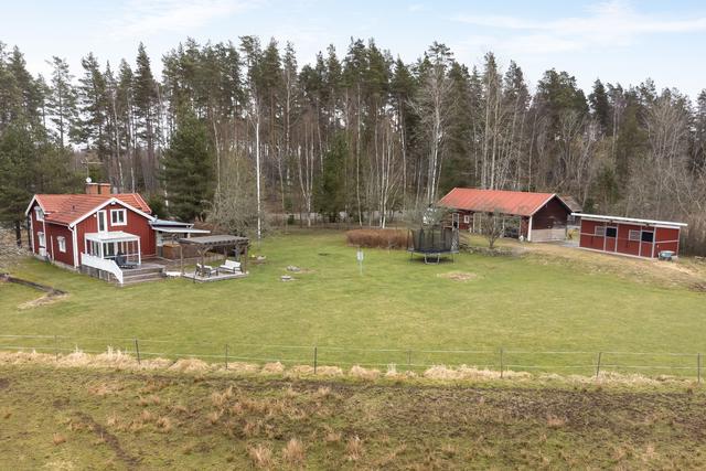 Välkommen till Johannedal Fridsta - liten hästgård mellan Vingåker och Läppe!