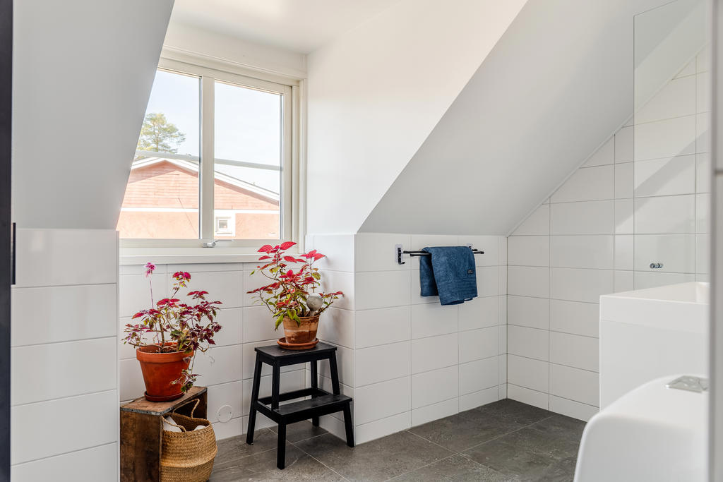 Renoverat badrum på övre plan 