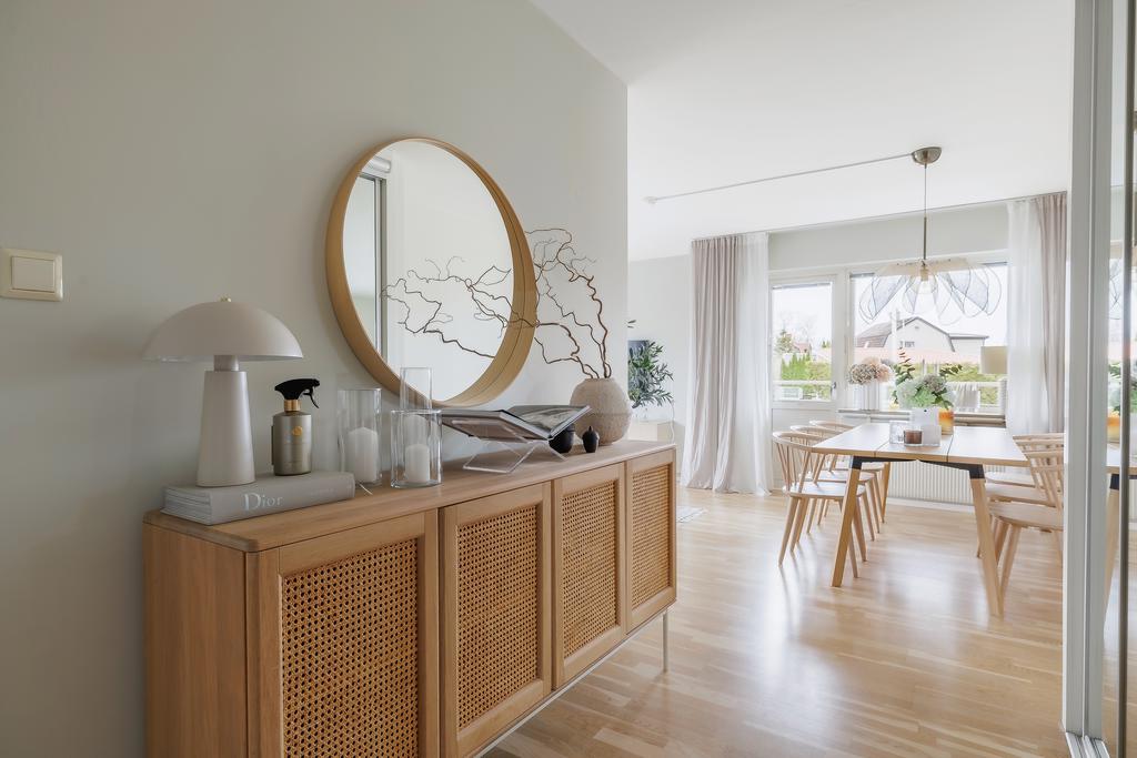 Under 2023 genomfördes renovering av lägenhetens ytskikt. 