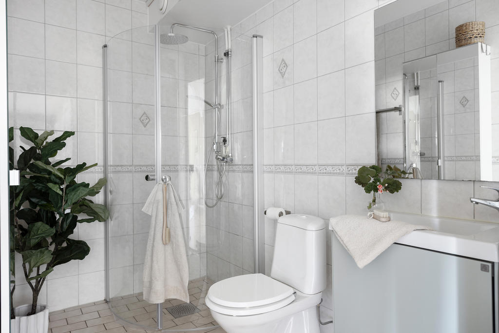 Badrum två i suterrängplan 