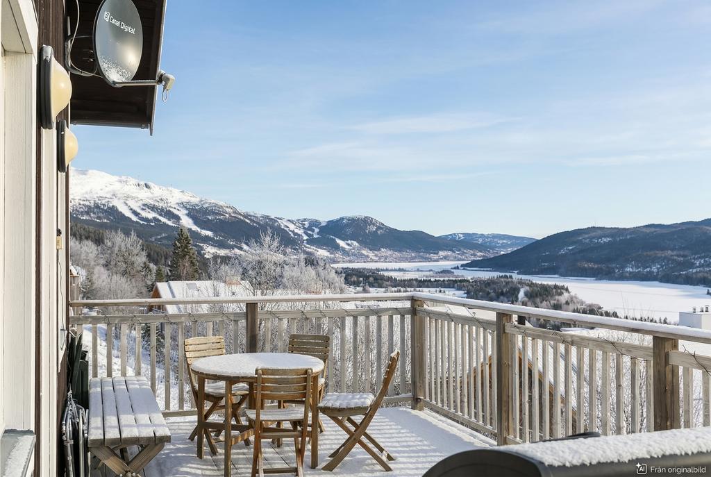 Här får du en stor balkong med storslagen utsikt över Åresjön och Åredalen