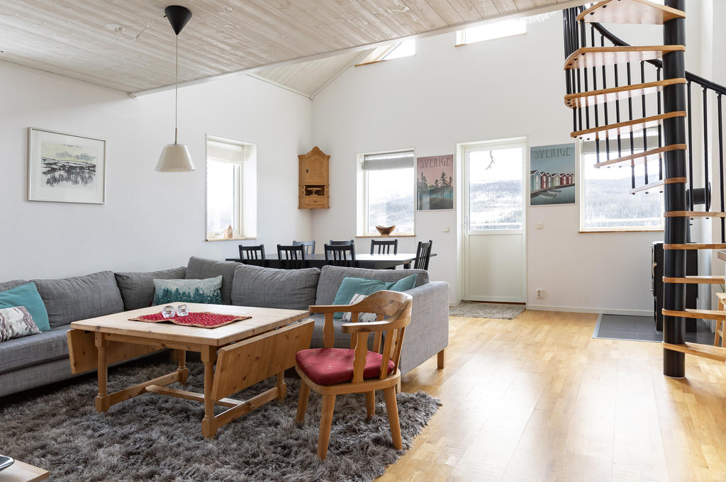 Plats för både soffgrupp och matbord