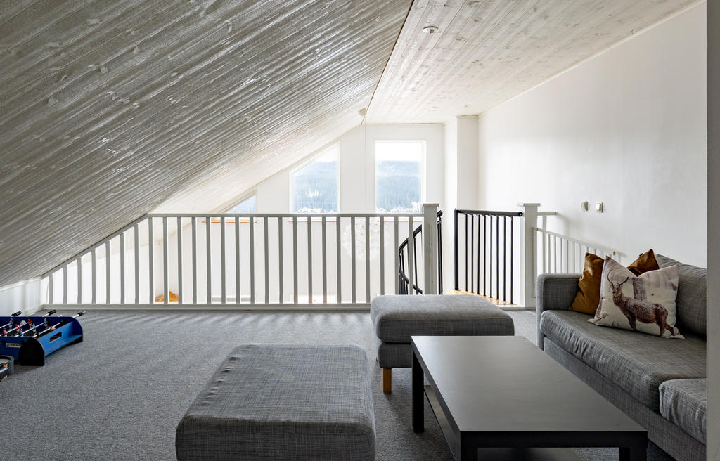 Öppet ner mot vardagsrummet på entréplan