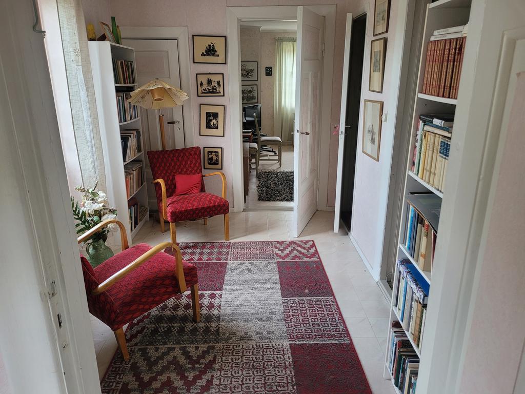 Möblerbar hall