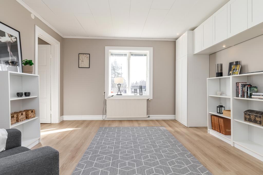 Sovrum 2 med garderober