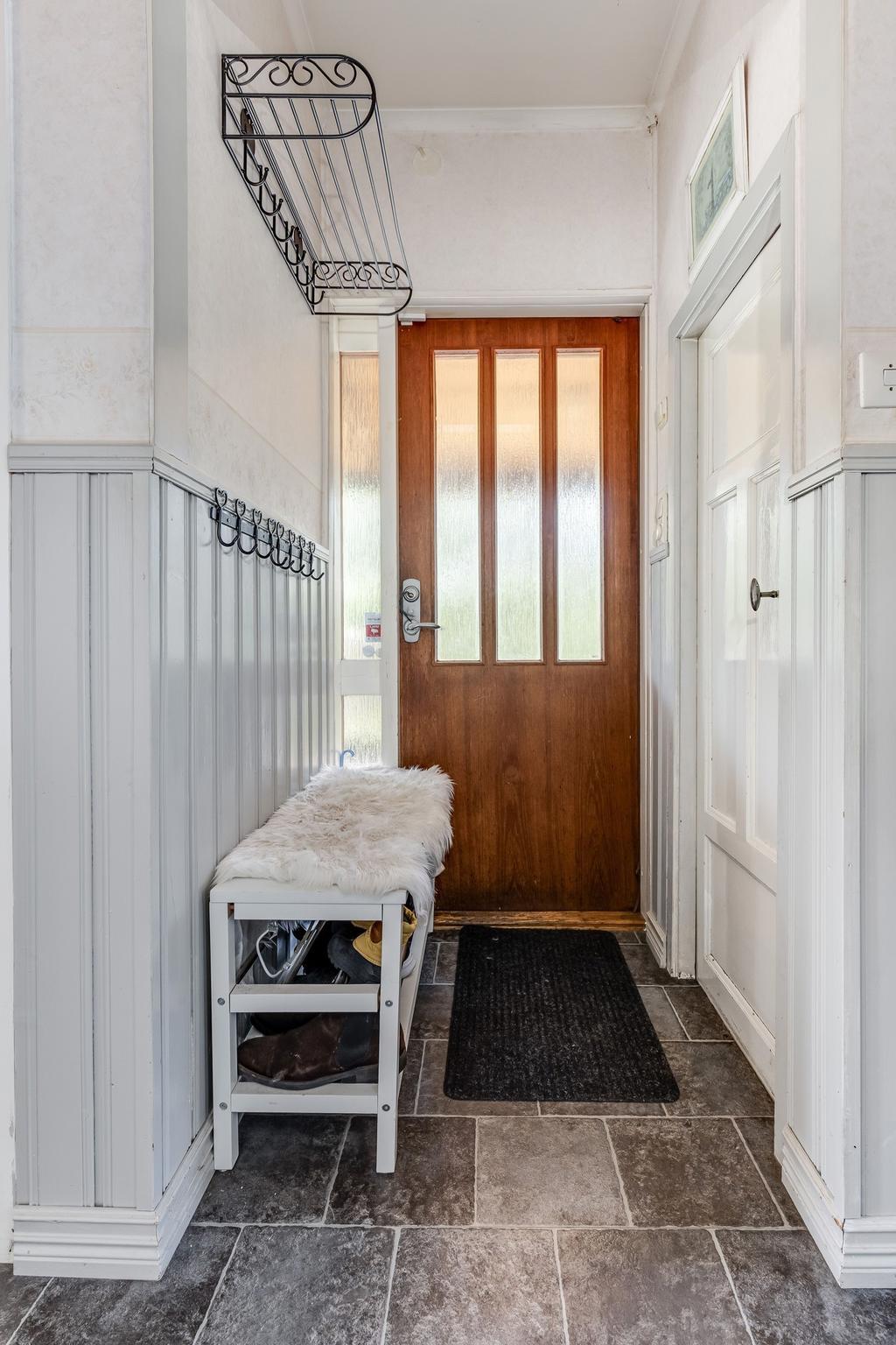 Hall med utgång till takad altan