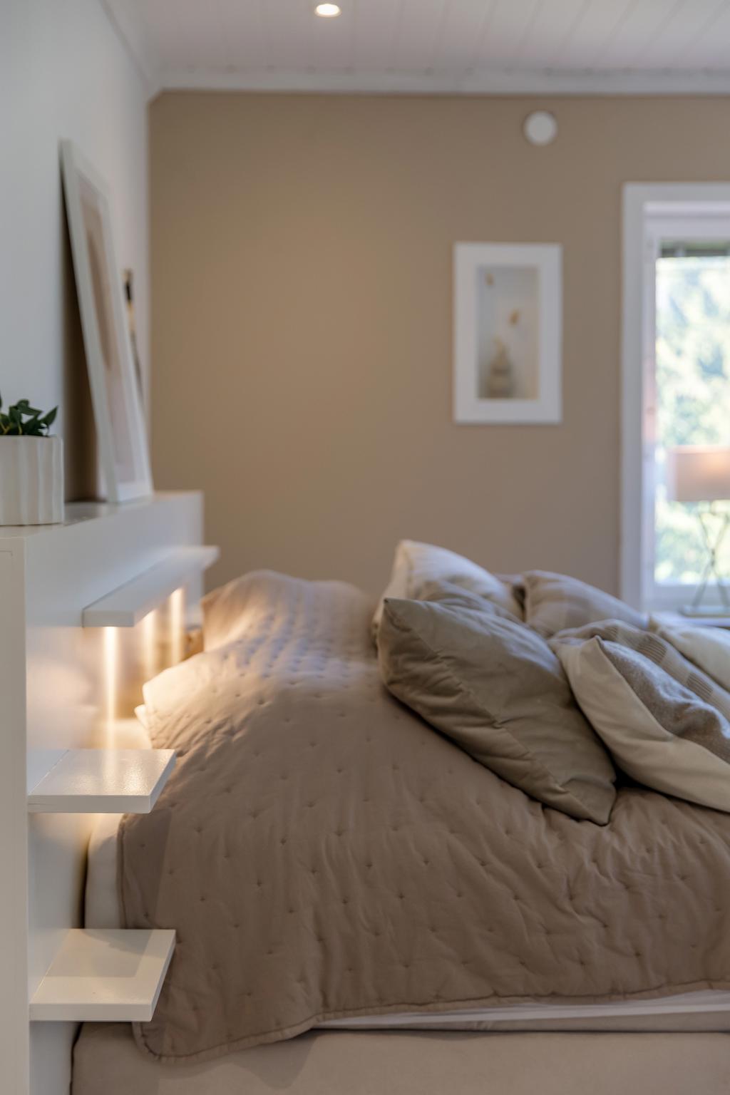 Stort sovrum uppe med 2 st walk in closet