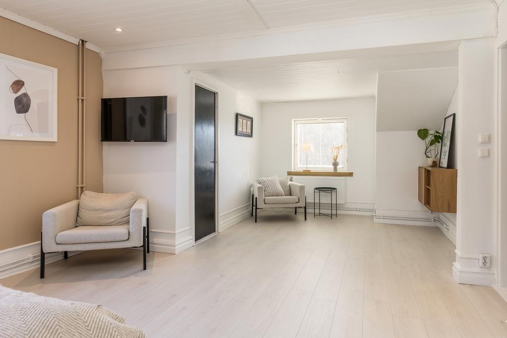 Stort sovrum uppe med 2 st walk in closet