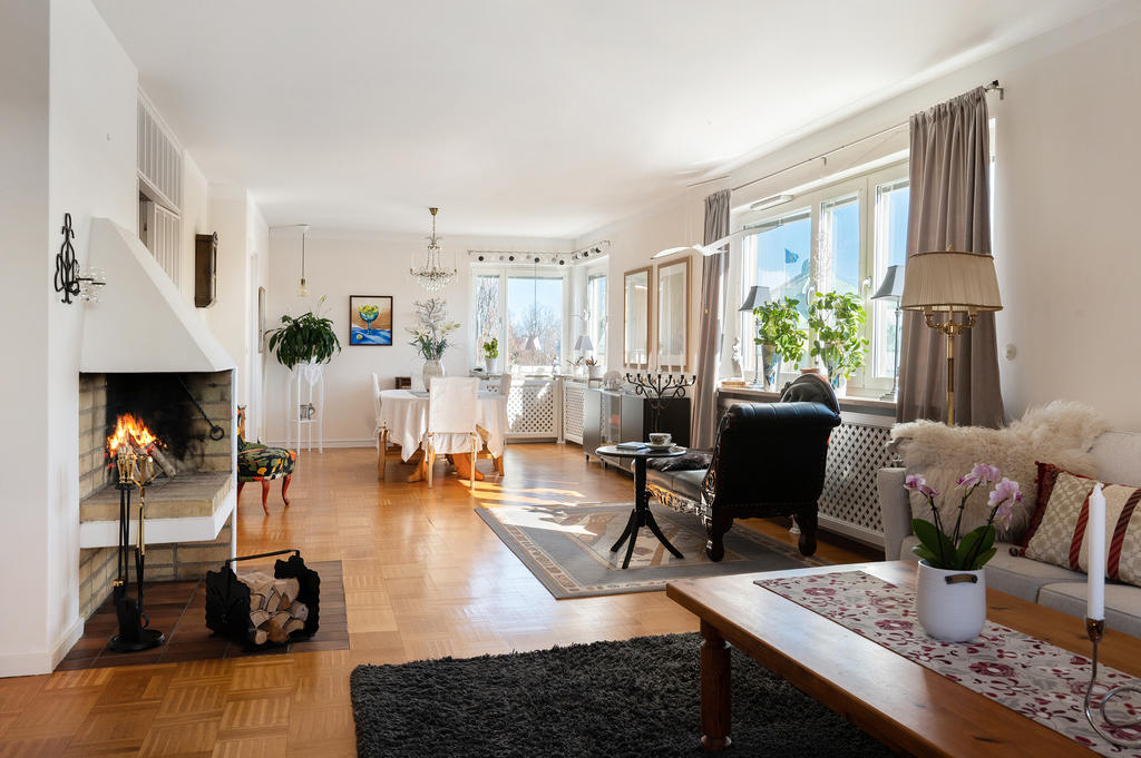 Stora fönsterpartier ger ett fint ljusinsläpp