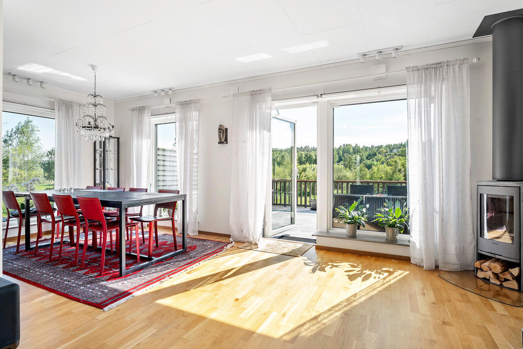 Stora fönster och soligt läge