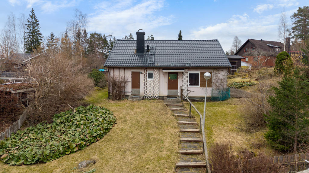 Enplanshus i lugnt läge