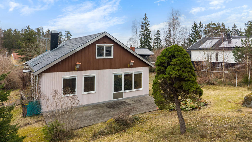 Rofylld trädgårdstomt