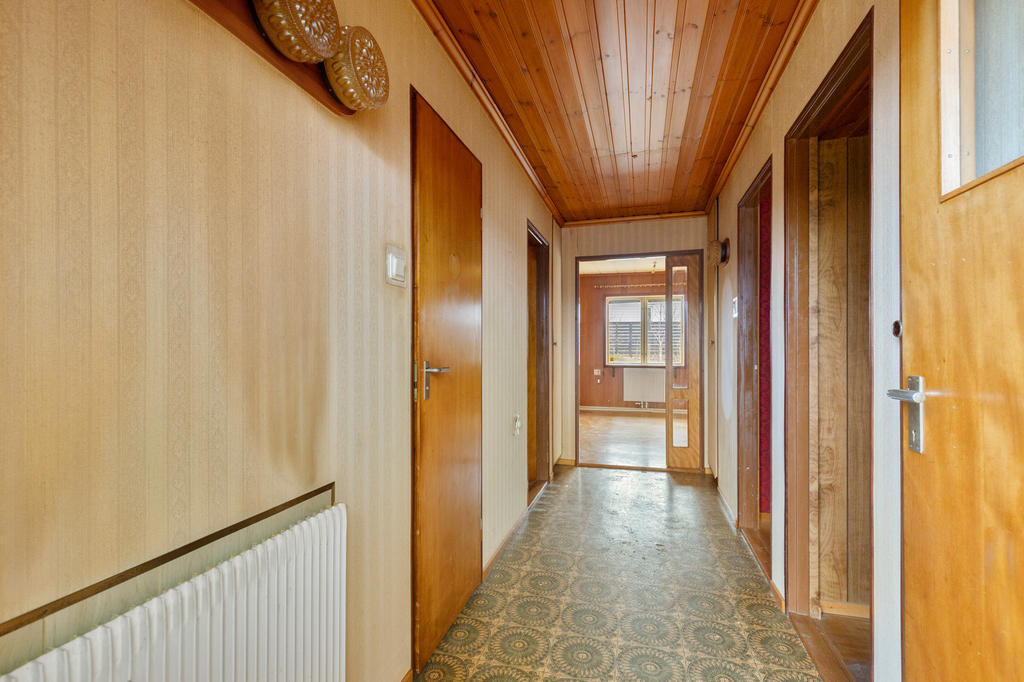 Hall med förvaring.