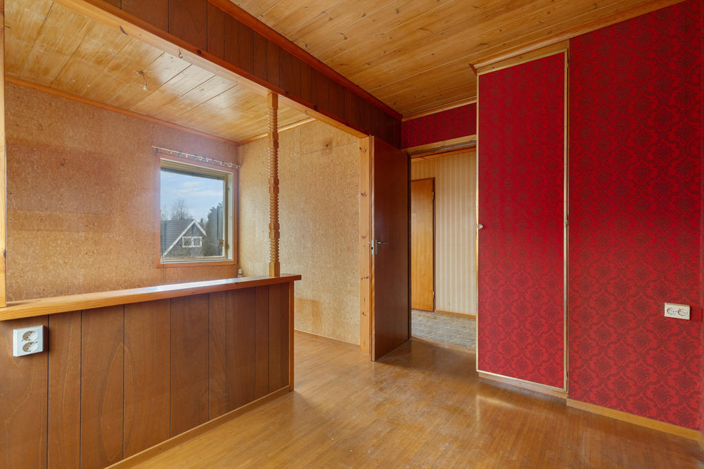 Sovrum 2. Tidigare två sovrum som numer är ett stort.