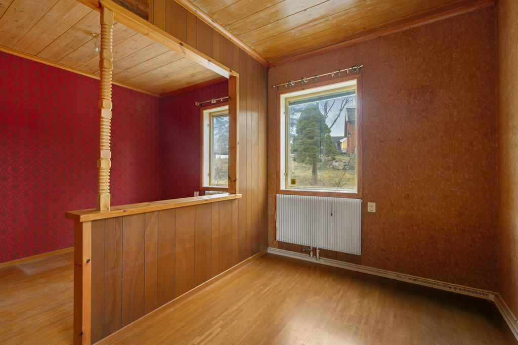 Sovrum 2. Tidigare två sovrum som numer är ett stort.