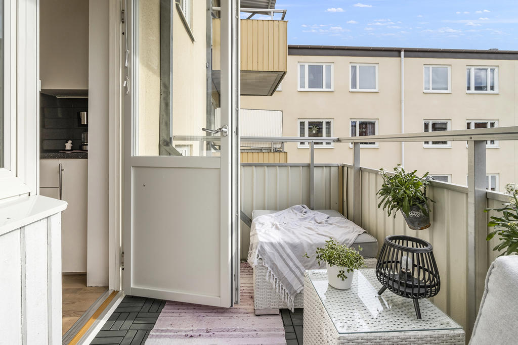 Balkong i soligt västerläge 