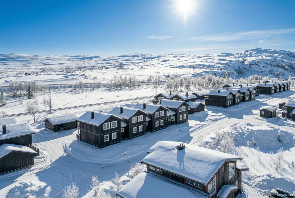 Skoter- och längdspår börjar bakom garaget