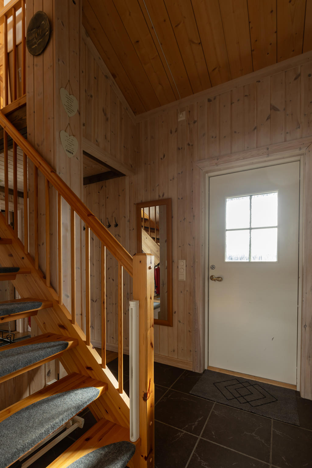 Entré med praktiskt klinkergolv