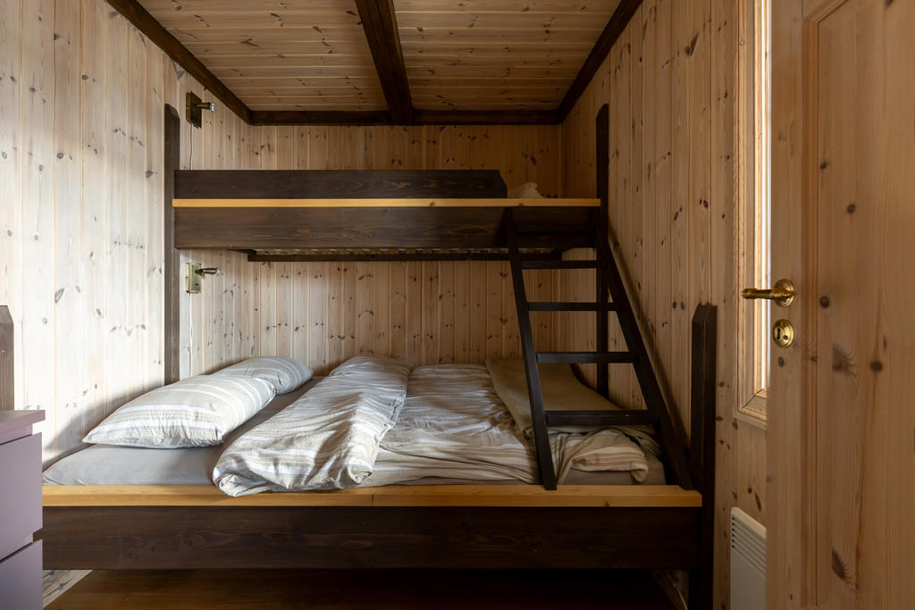 Ytterligare sovrum med platsbyggd våningssäng