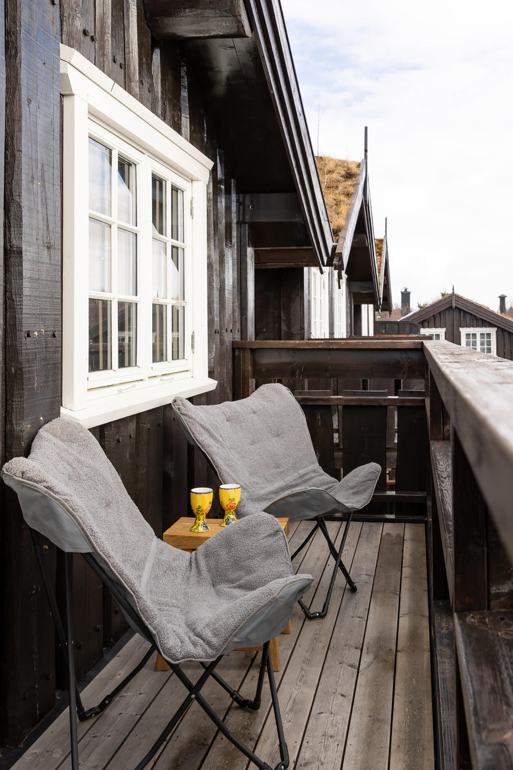 Balkong med plats för utemöbler