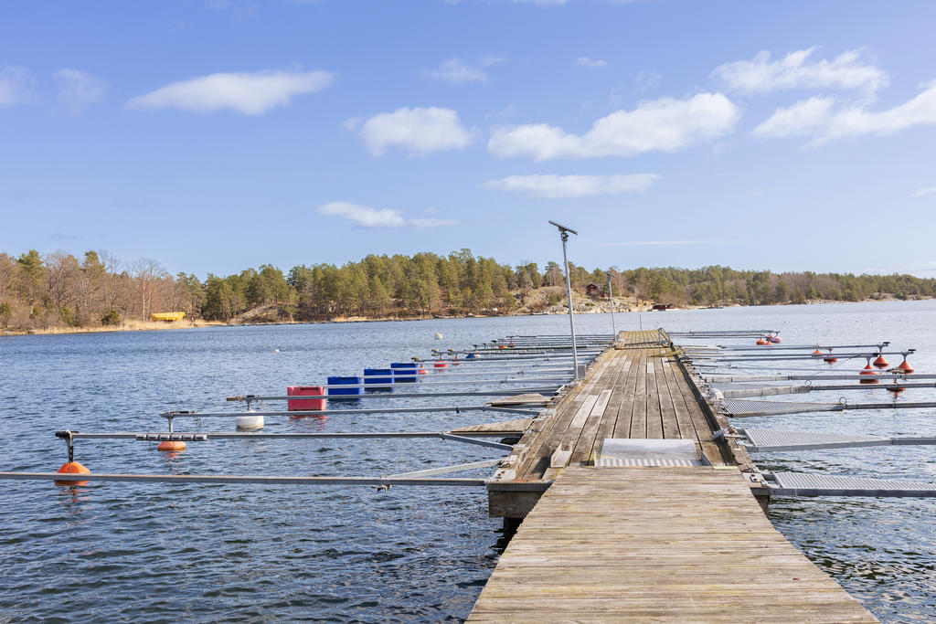 Båtplats med y-bommar