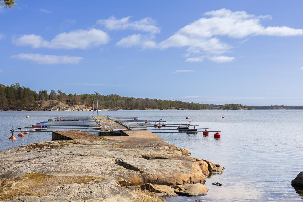 Båtplats nr 1 ingår. Första till vänster.