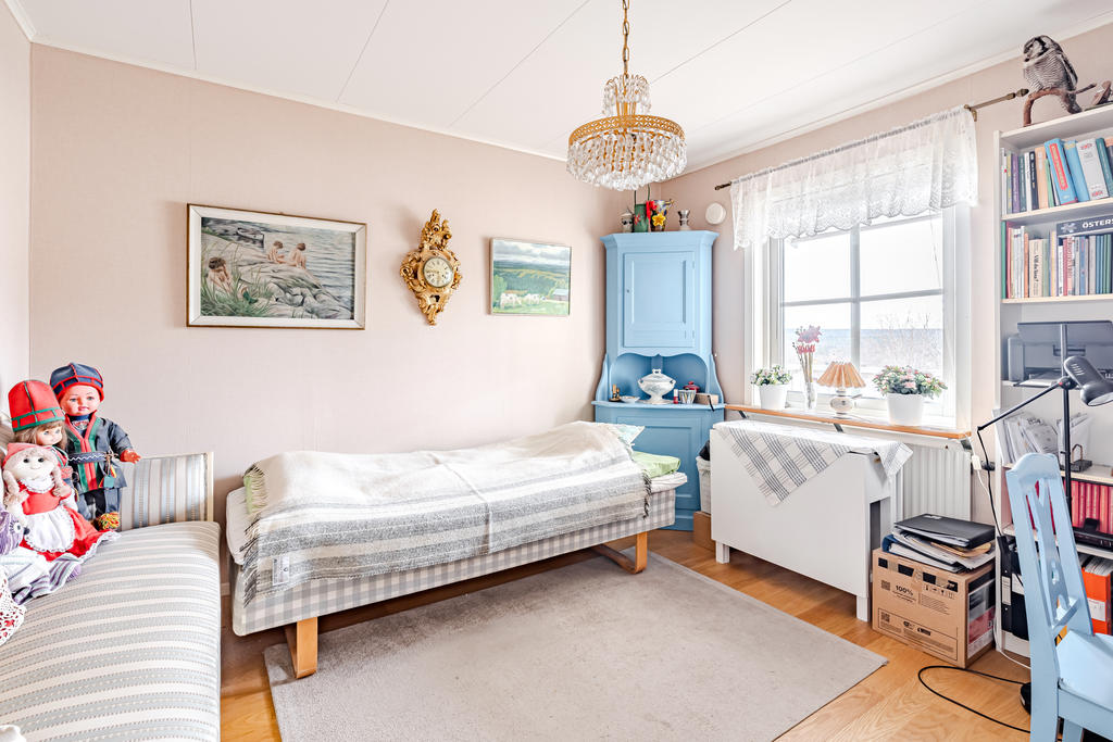 Sovrum i anslutning till vardagsrummet