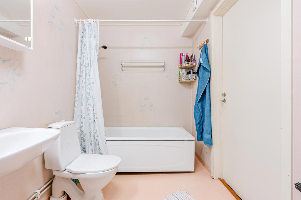 Badrum på nedre plan