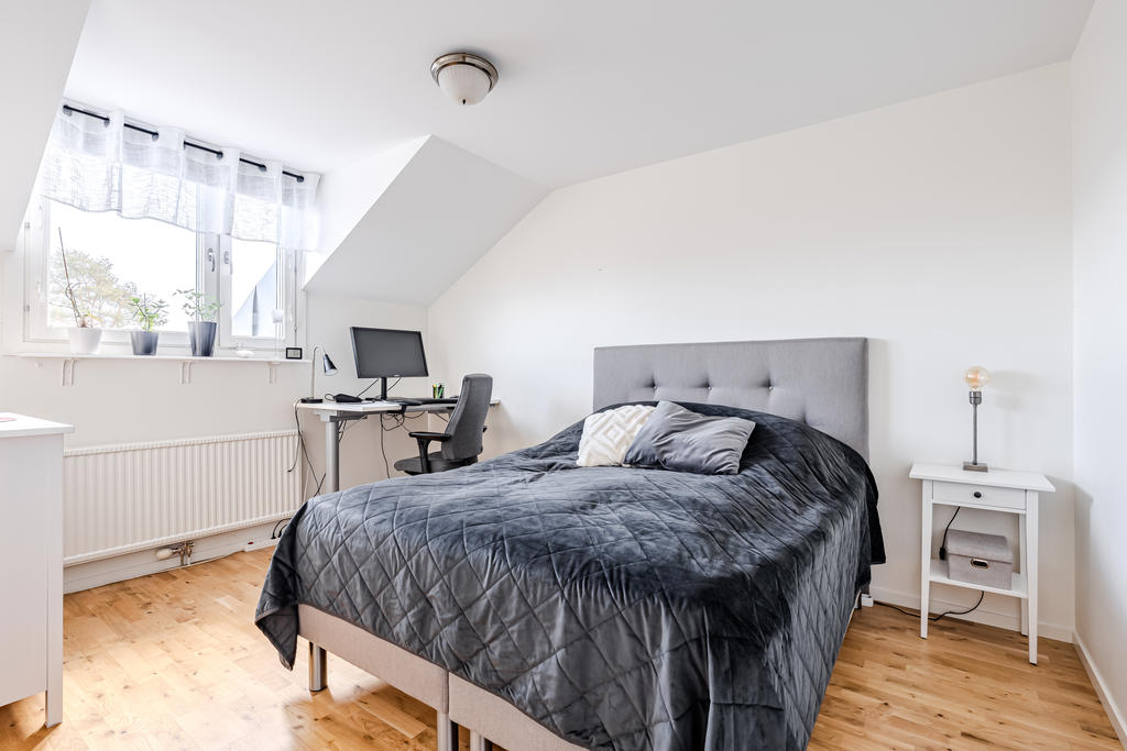 Sovrum med gott om plats 