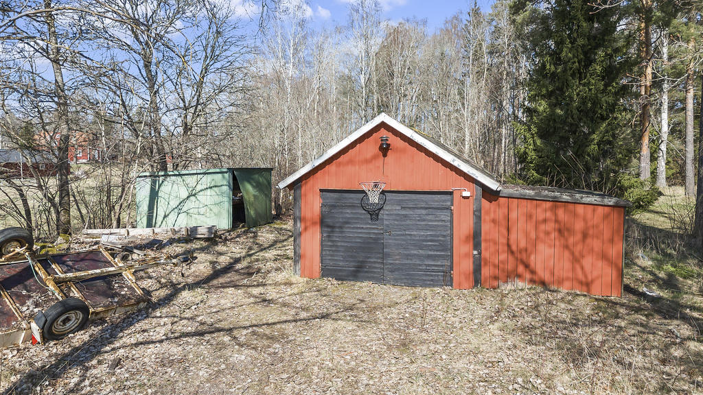 Garage med förråd