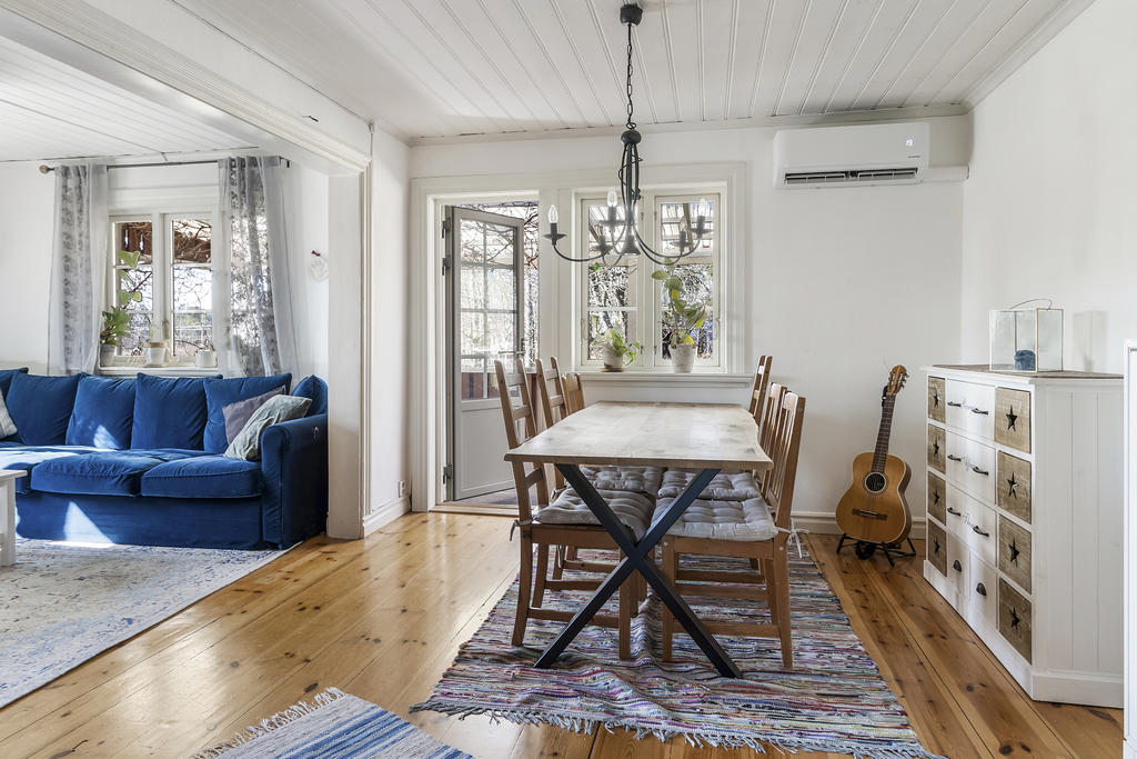 Matrum med utgång till altan