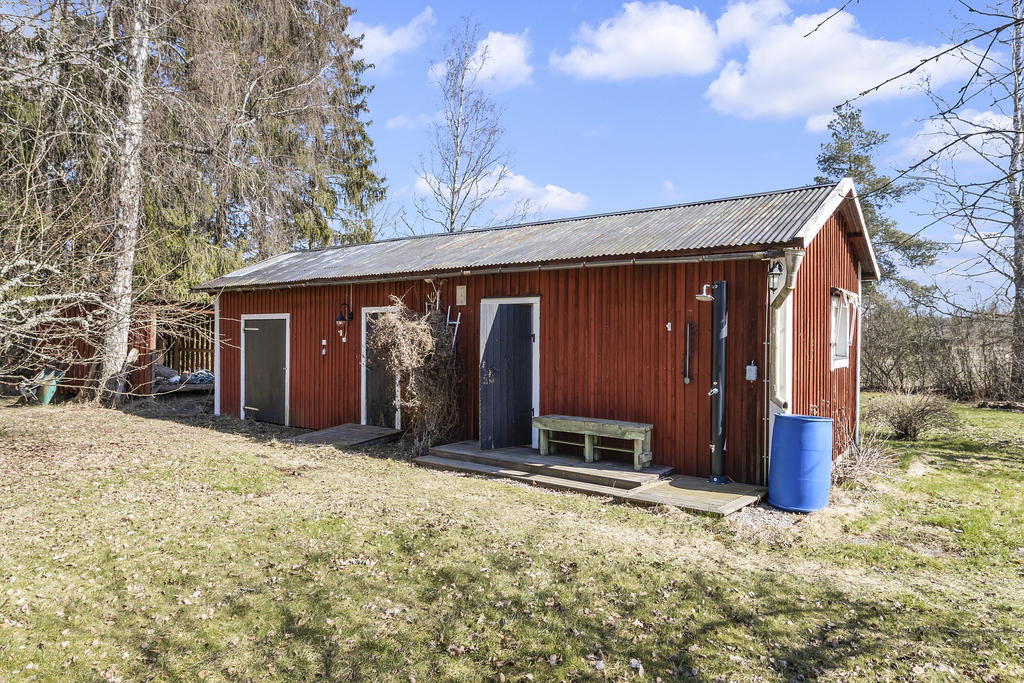 Uthus med bastu, relax och gott om förvaring