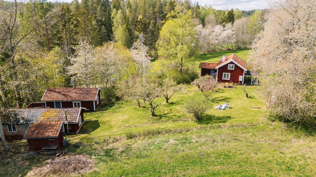 Torpet, sovstuga 2 och länga