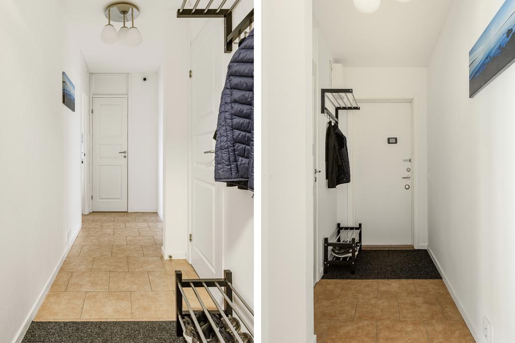 Hall med praktisk klinker och plats för avhängning