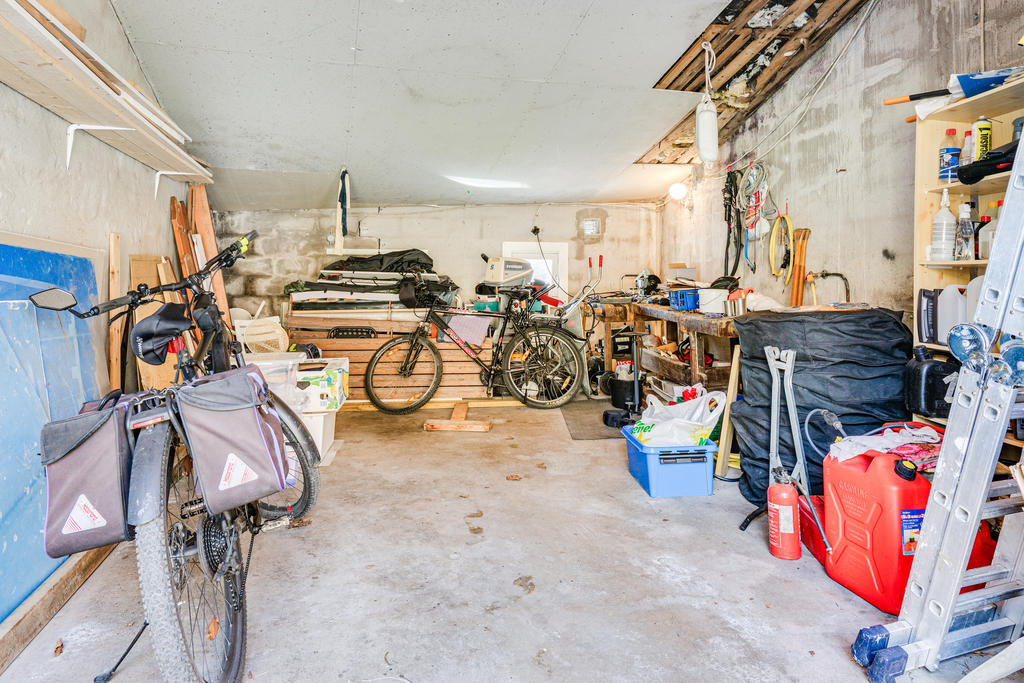 Garage.