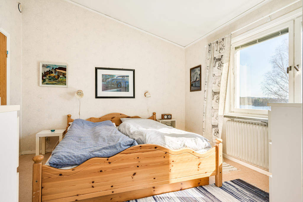 Sovrum 2-övre plan.