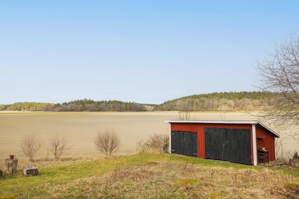 Förråd med läge för kvällssol