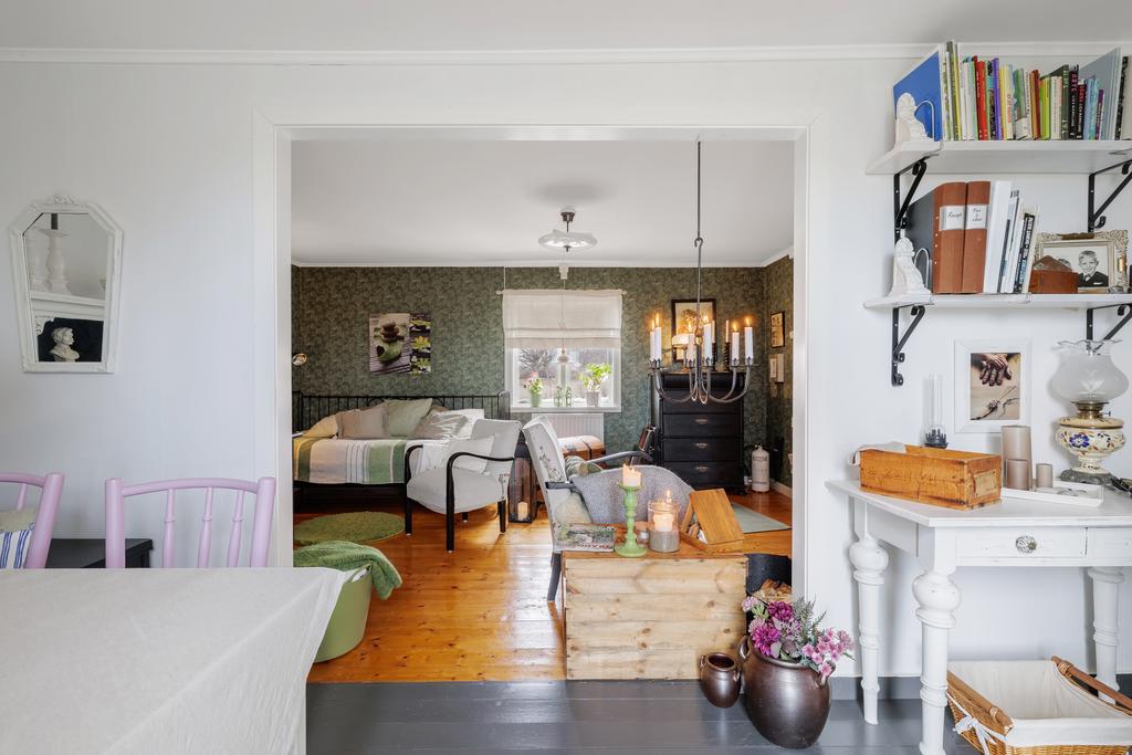 Vardagsrum intill matrum