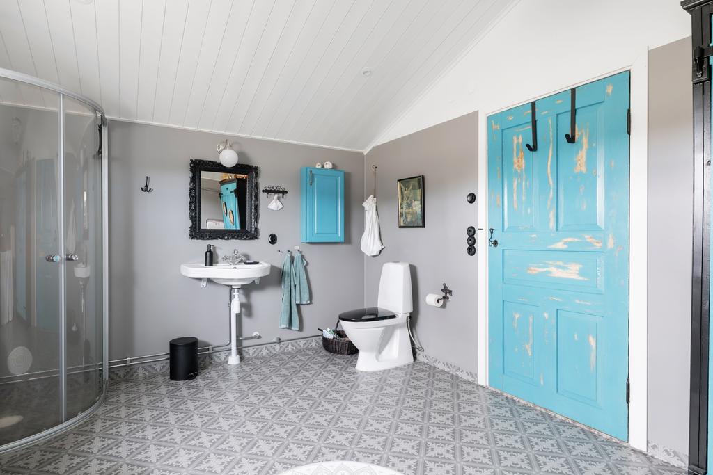 Rymligt tillbyggt badrum