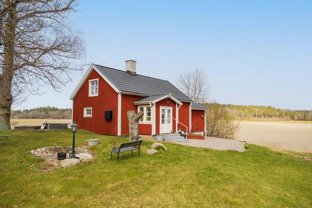 Charmigt torp med stora renoveringar gjorda och lantligt naturnära läge!
