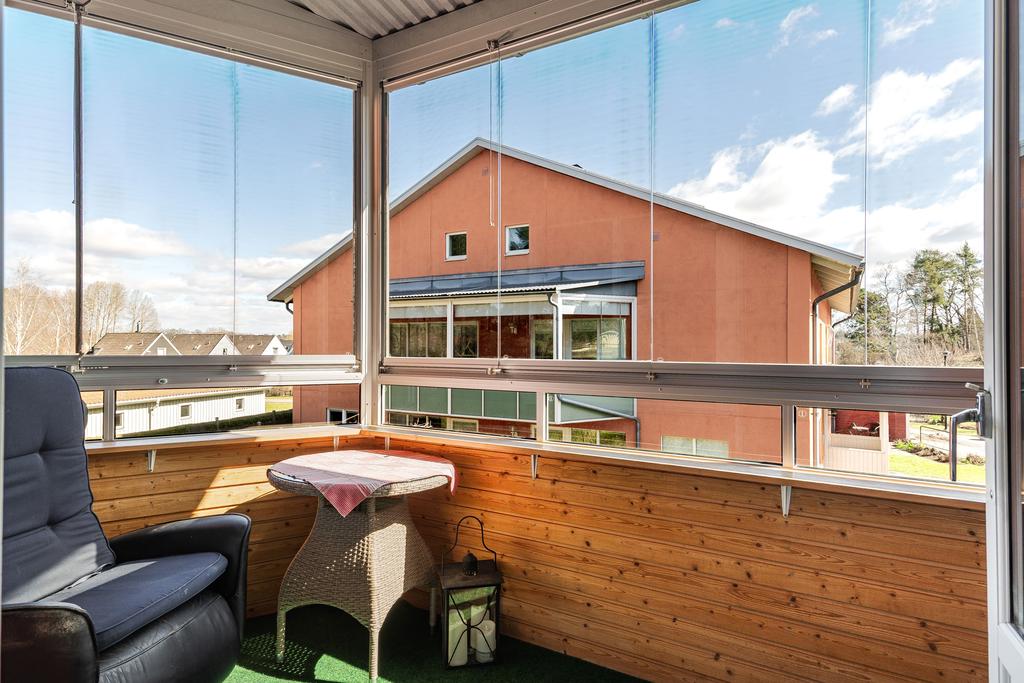 Inglasad balkong i anslutning till köket